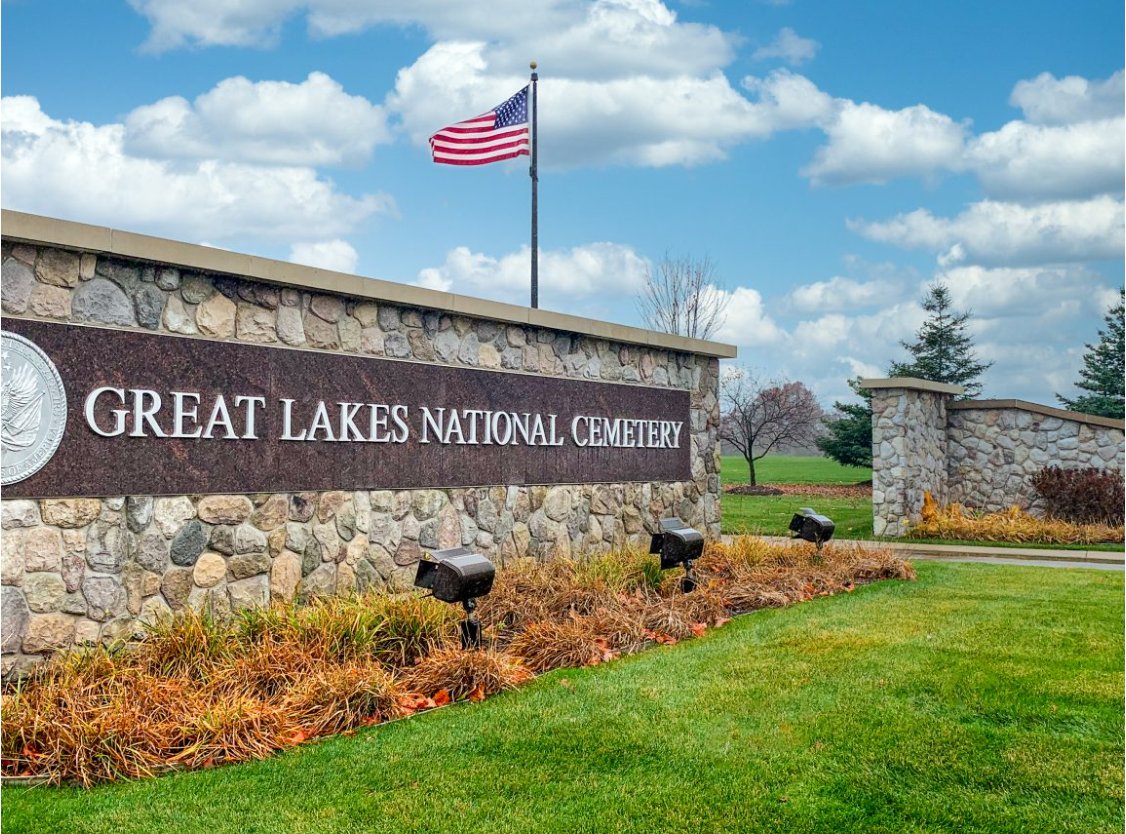 Monument entrance wall and pillars faced in Cultured Stone fieldstone