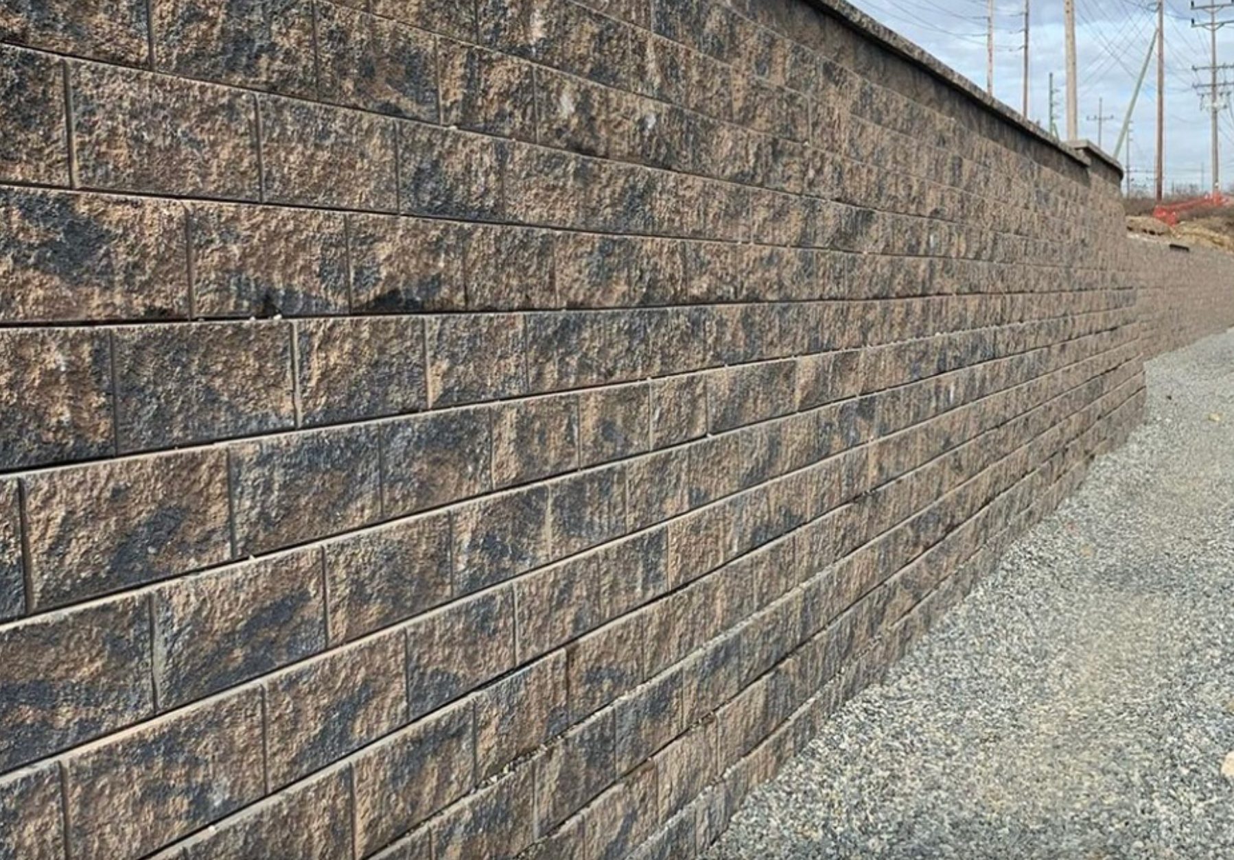 Close-up of a Cambridge retaining wall block face